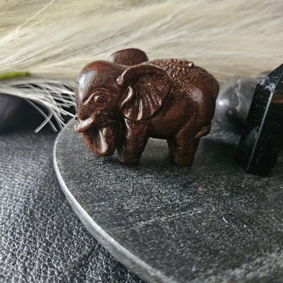 ADORABLE  Hand Carved Wooden Elephant - Picture 8 of 11